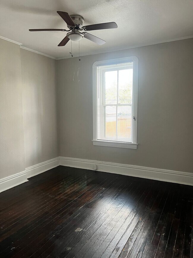 Building Photo - Dover