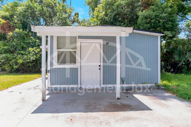 Primary Photo - 1044 W 28th St