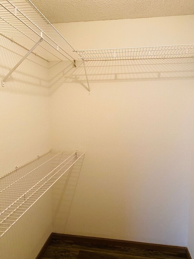 Building Photo - 2 Bed 2 Bath 1 Car Garage Flat Duplex- $30...