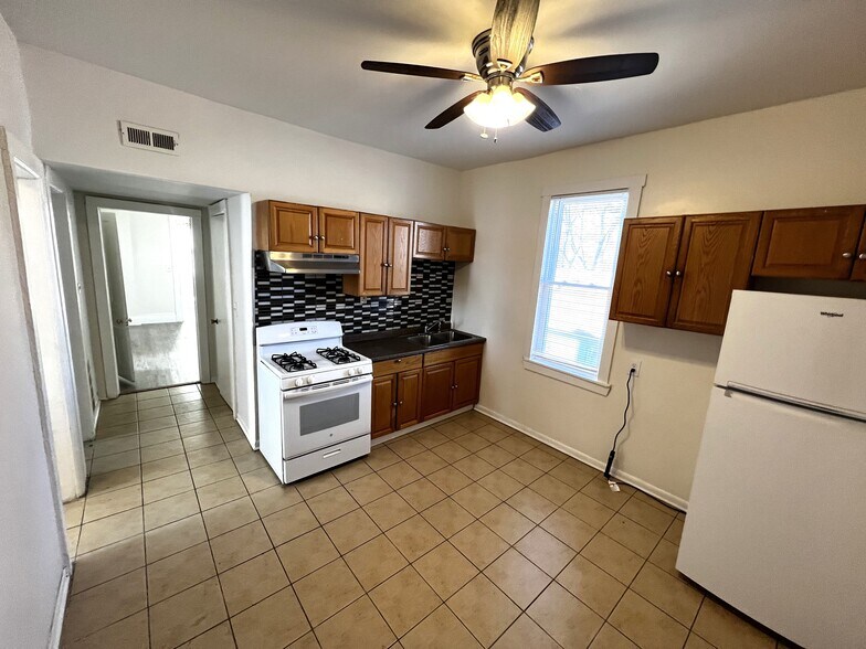 Building Photo - 9613 S Ave N