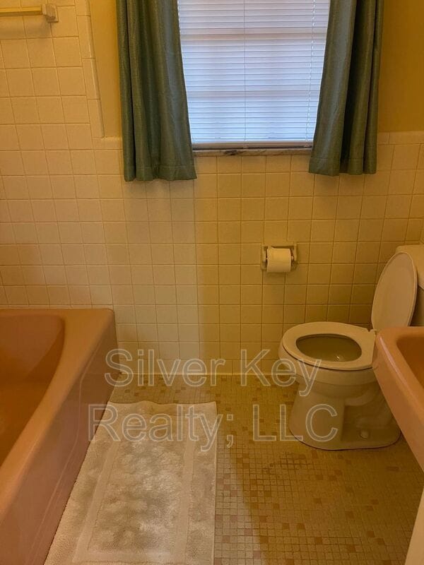 Building Photo - 214 Chestnut St