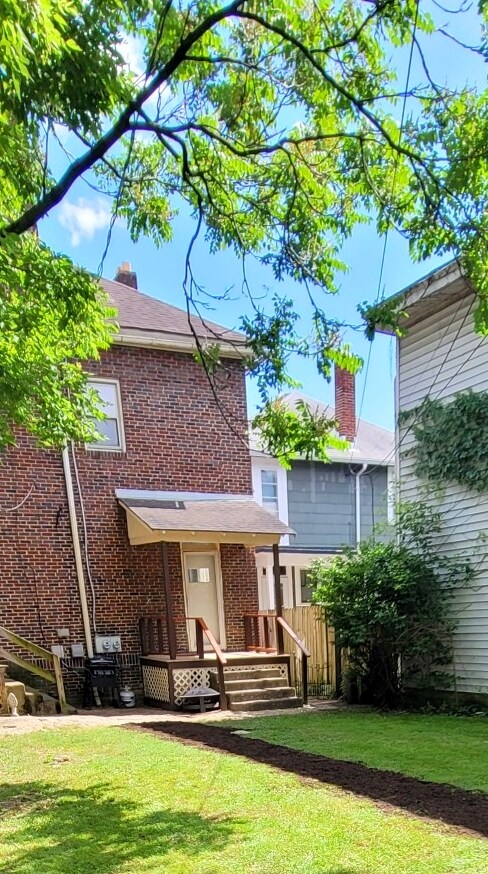 Building Photo - 116 E Hudson St