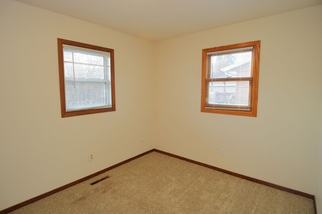 Building Photo - Huge 4 Bed 2 Bath Single Family Home! Rent Special - $500 off 1 months rent!