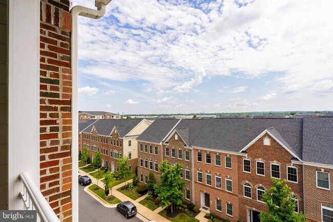 Building Photo - 3160 John Glenn St