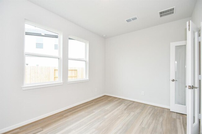 Building Photo - 21835 Erskine Peaks Pl