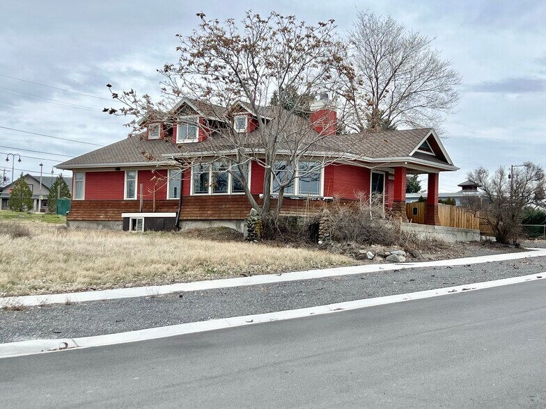 View of side / front of home and street parking - 24 Ash St N