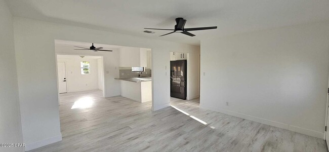 Building Photo - 137 Santee Dr