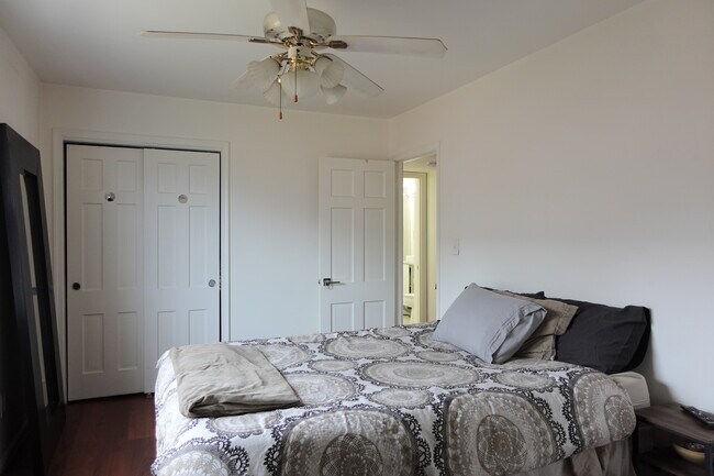 Building Photo - 2001 Fort Davis St SE