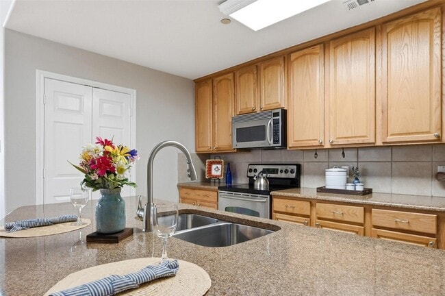 Building Photo - 9842 Wake Bridge Dr