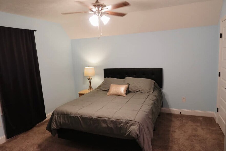 Building Photo - 15695 Landview Ln
