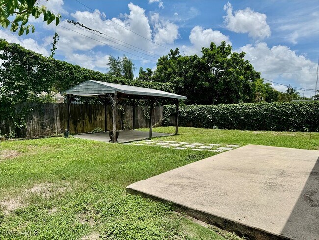 Building Photo - 2169 Barry Dr