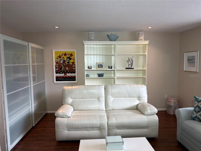 Building Photo - 2650 Pearce Dr