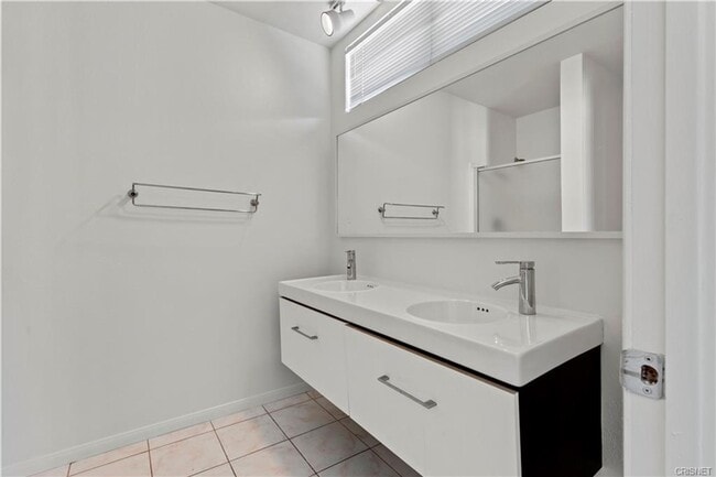 Building Photo - Gorgeous NOHO Townhome for Rent