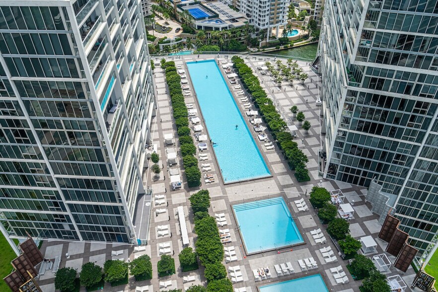 Building Photo - 485 Brickell Ave