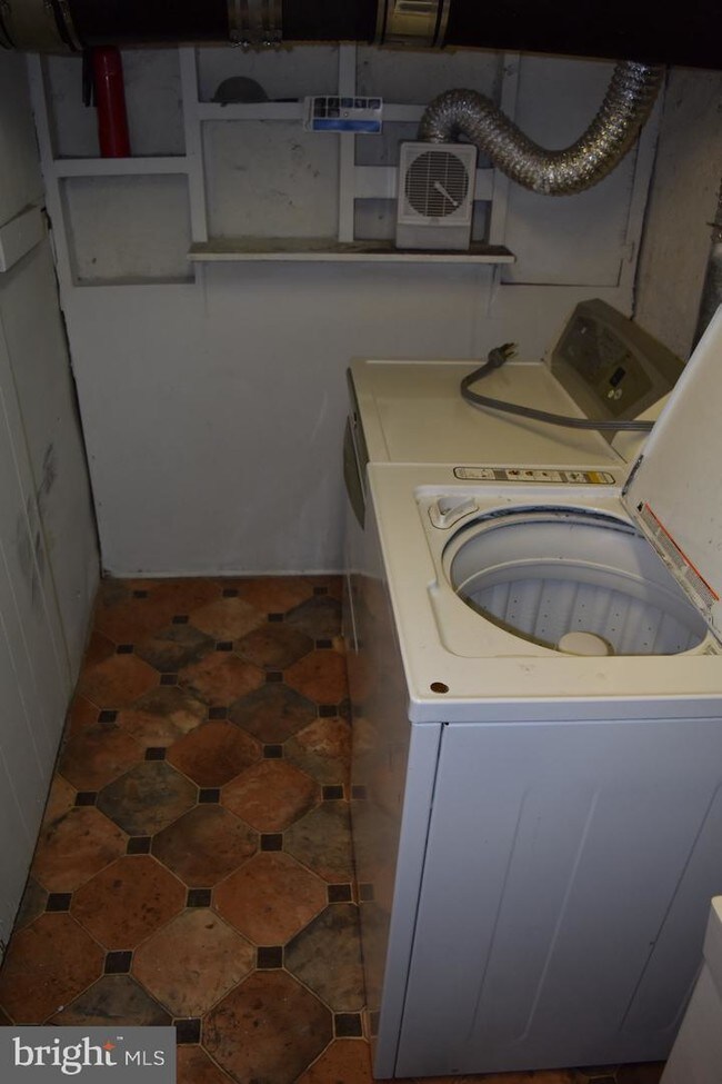 Building Photo - 900 Valley Rd