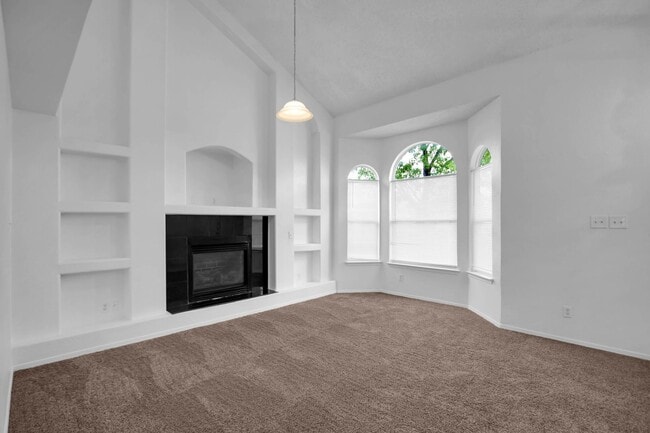 Building Photo - Cozy 3 bedroom 2 bath home in East El Paso! Special- No admin fee!