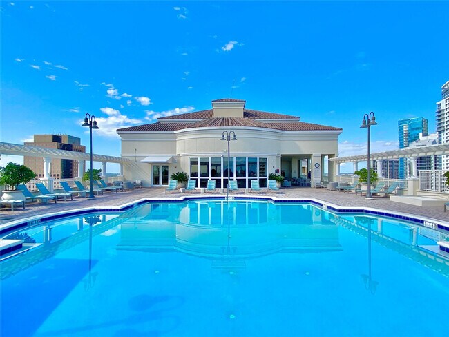 Building Photo - 511 SE 5 Ave