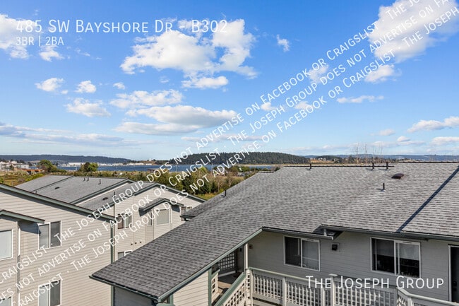 Building Photo - 485 SW Bayshore Dr