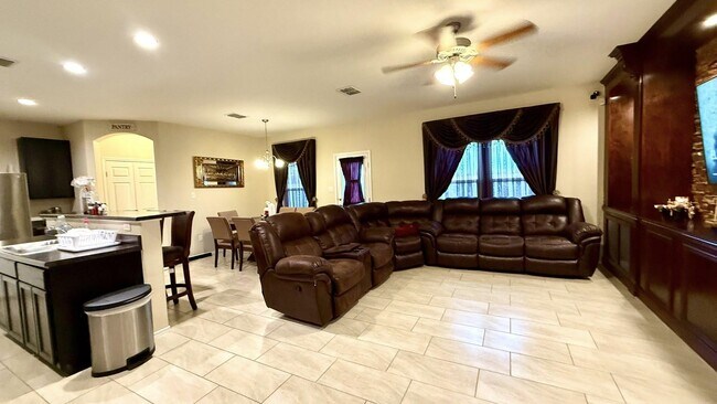 Building Photo - 3206 Hereford Dr