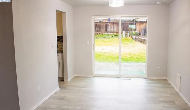 Building Photo - 1109 W 14th Ave