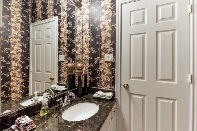 Building Photo - 457 Mariners Dr