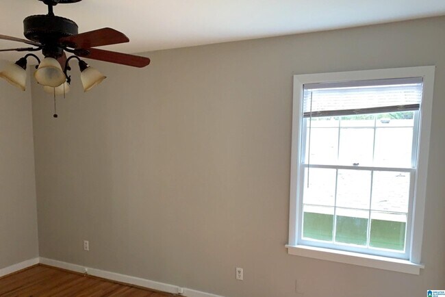 Building Photo - 1213 Oakwood St