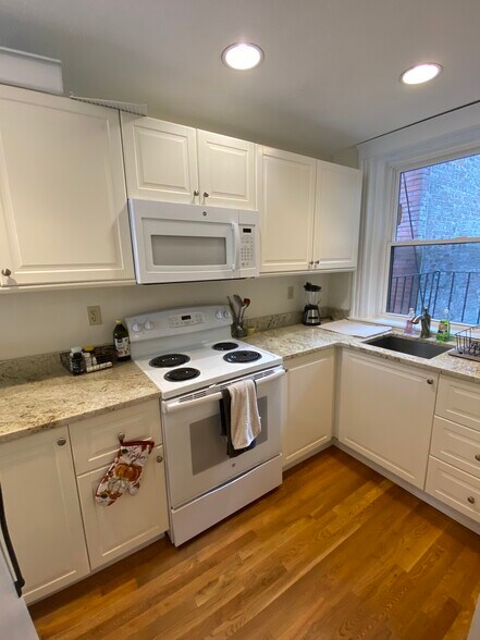 Primary Photo - 451 Park Dr