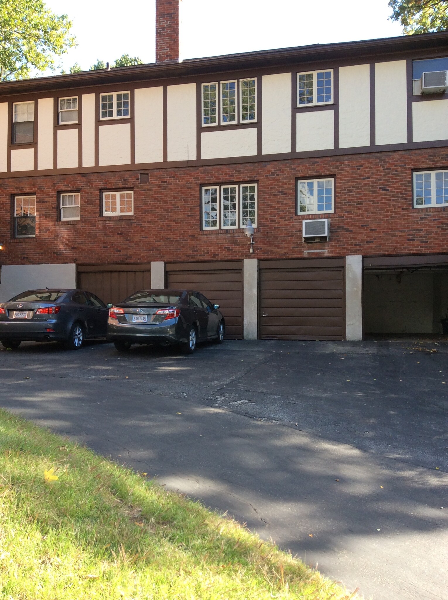 Parking Area & Garages - 1070 Delta Ave