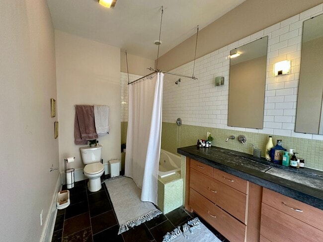 Building Photo - 3 BED | 2.5 BATH | WRAP AROUND PORCHES | MIDTOWN