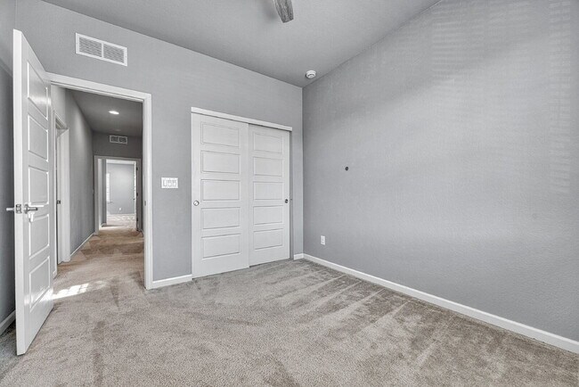 Building Photo - $2,950.00 - 3 Bedrooms, 2.5 Bathrooms, Single Family Home in Circle Rock with Cozy Fireplace!