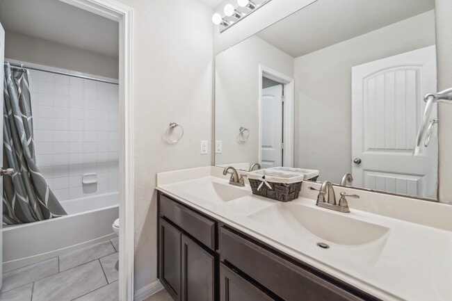 Building Photo - 6926 Ithaca Heights Ln