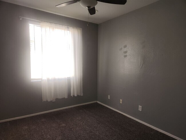 Building Photo - Immaculate Golf Community Home