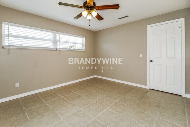 Building Photo - 3221 Thistle Hill Dr