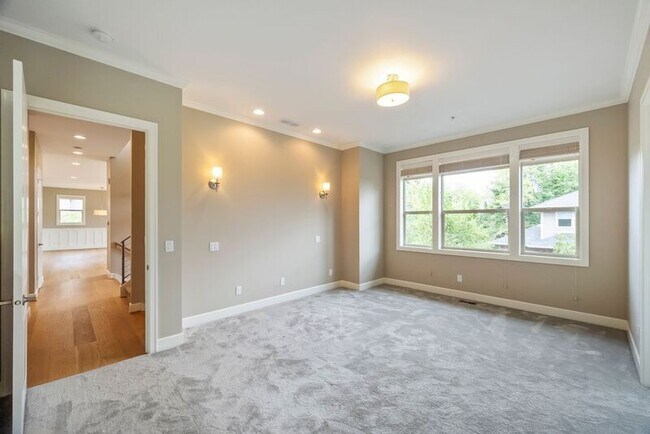 Building Photo - 307 NW Meridian Ridge Ct