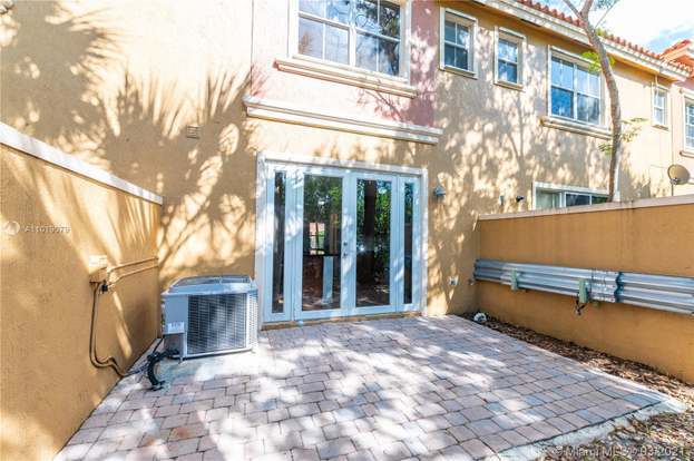 Building Photo - 632 SW 107th Ave