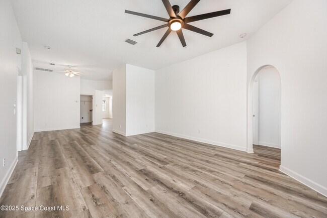 Building Photo - 4920 Somerville Dr