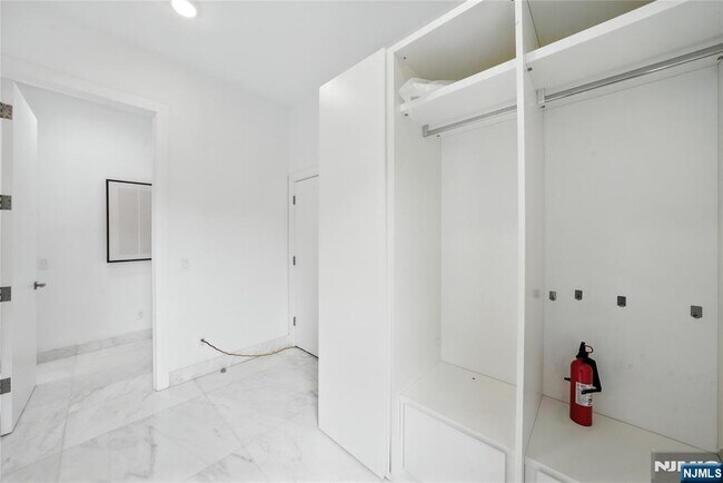 Building Photo - 44 Floral Terrace