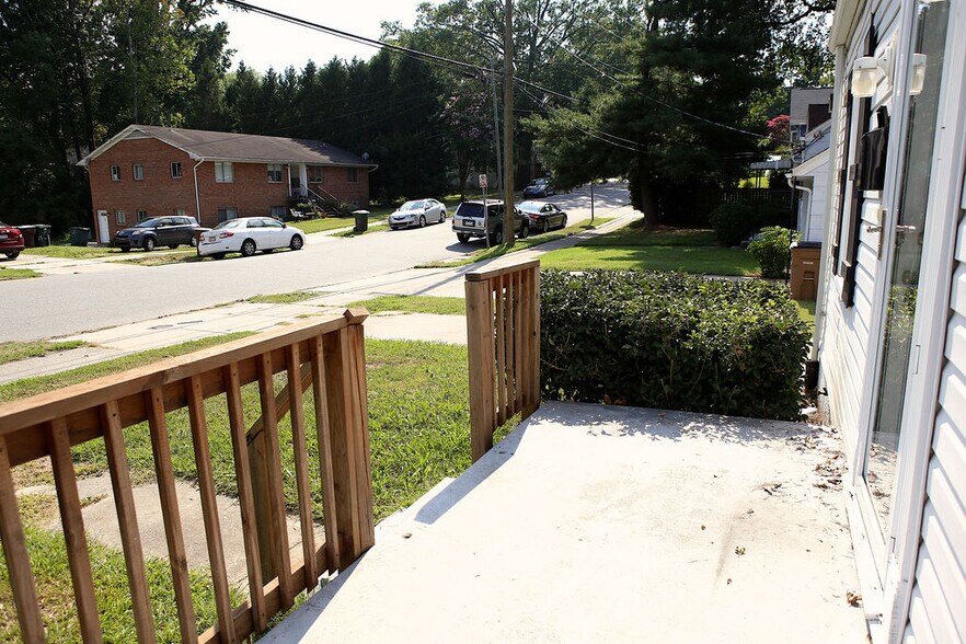 Building Photo - 2214 Walker Ave