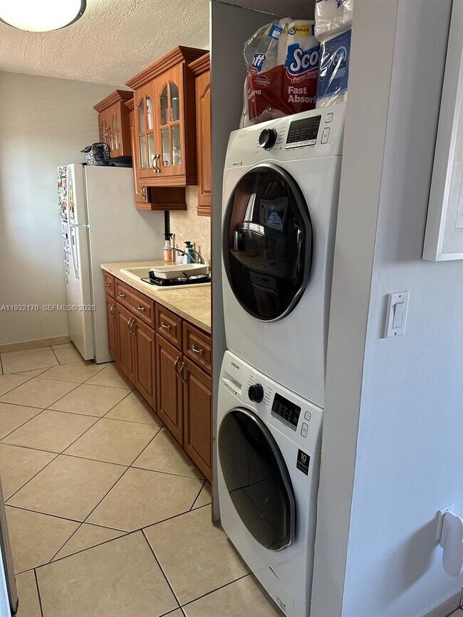 Building Photo - 6091 W 22nd Ct