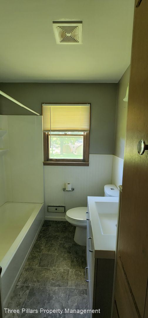 Building Photo - 2 br, 1 bath House - 950 3rd Ave