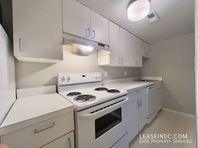 Building Photo - 1532 15th St NW