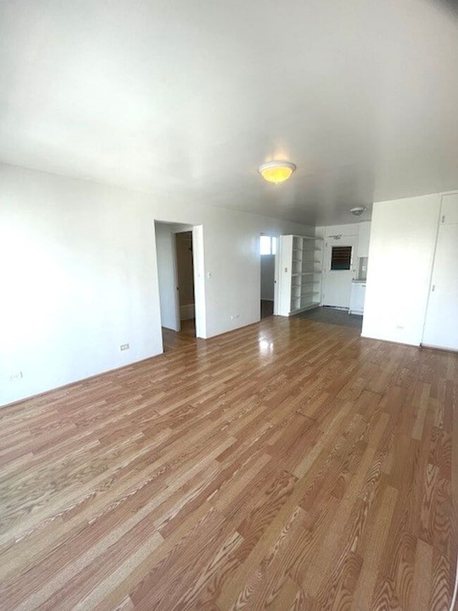 Building Photo - 3 Bedroom / 1.5 Bath in Honolulu