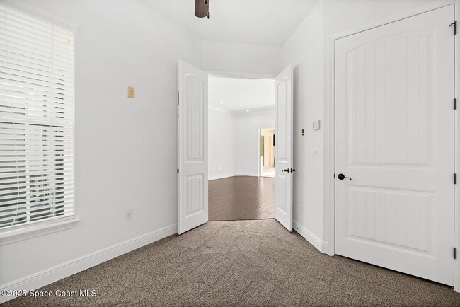 Building Photo - 1837 Croghan Dr