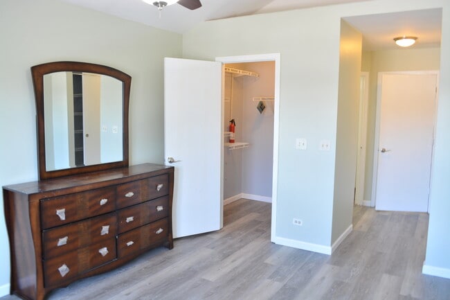 Building Photo - 1401 Grayshire Ct