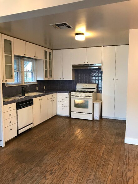 Building Photo - 000 Upland