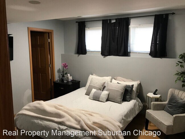 Building Photo - 4 br, 3 bath House - 5901 Burr Oak Avenue