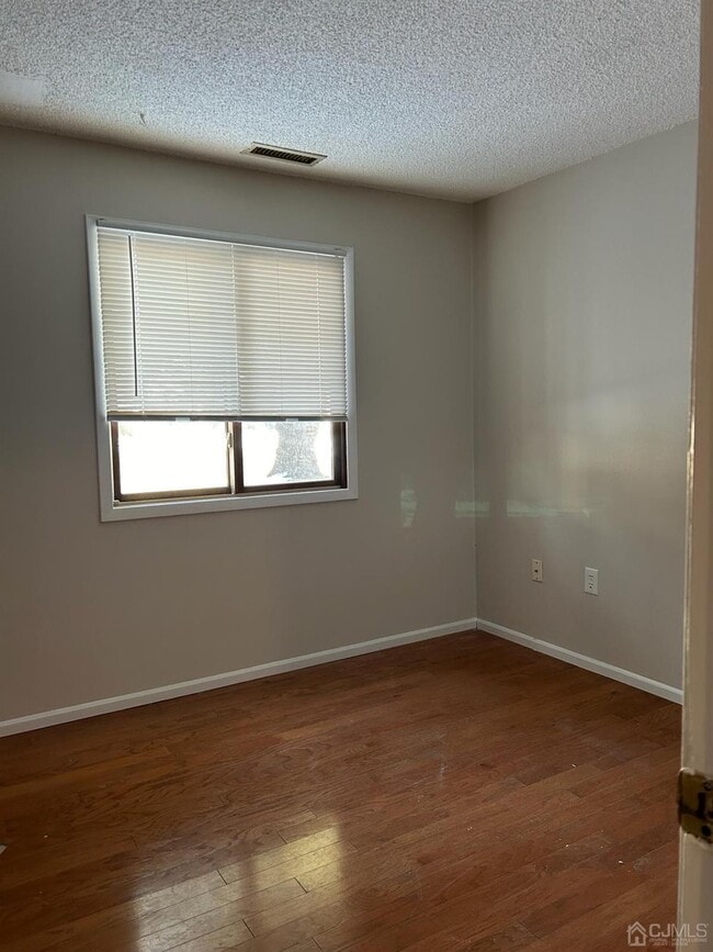Building Photo - 614 Aspen Dr