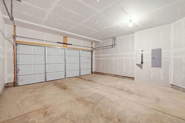 Building Photo - 5920 Hawkweed Dr