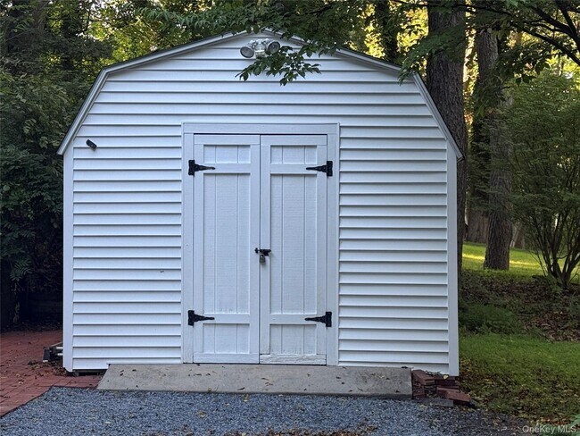 Building Photo - 70 Rinaldo Rd
