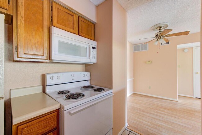 Building Photo - 2120 El Paseo St